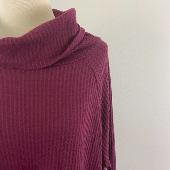 NWOT BOBEAU Maroon Turtle Neck‎ - Picture 3 of 9